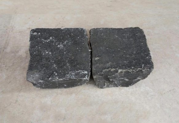 Giá đá 1×2 đen xây dựng